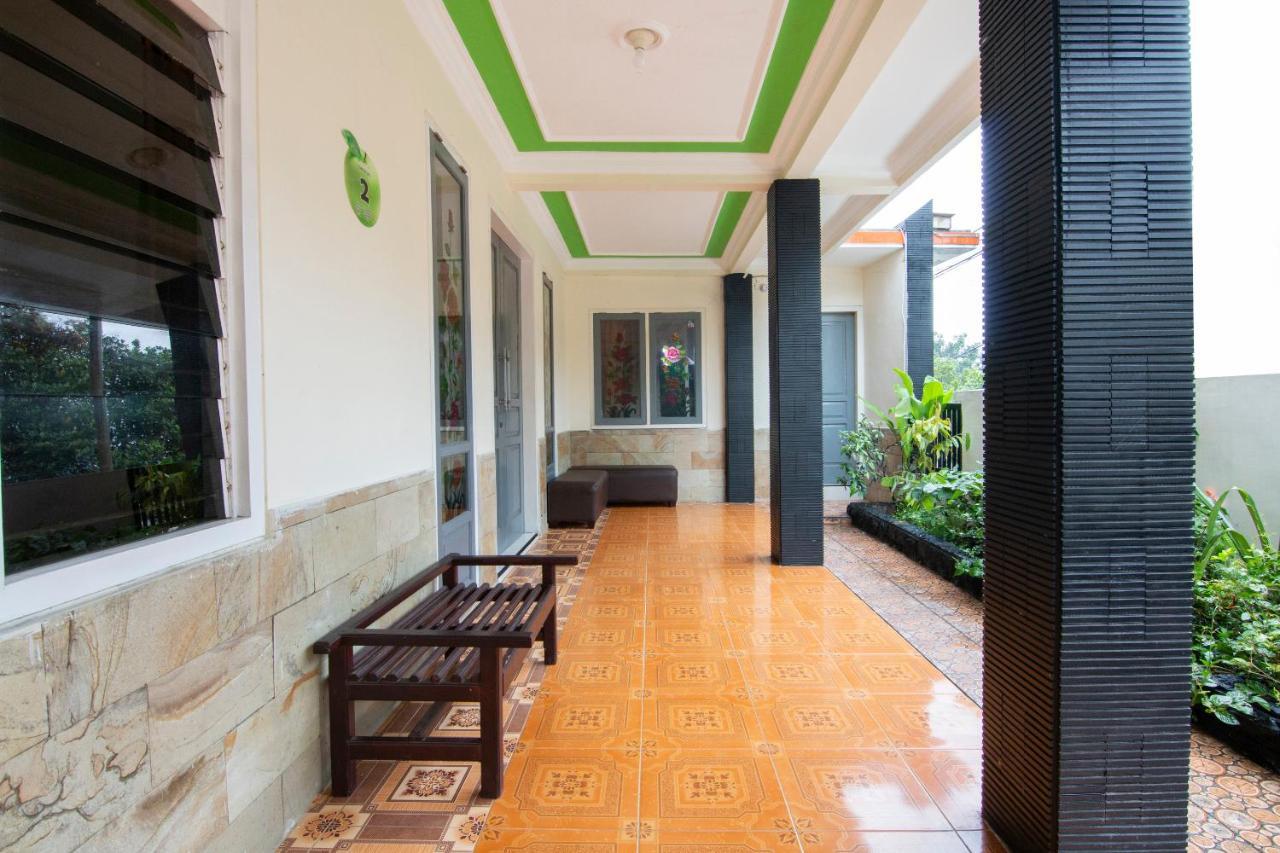 Oyo 3210 Villa Aisya Batu  Exterior foto