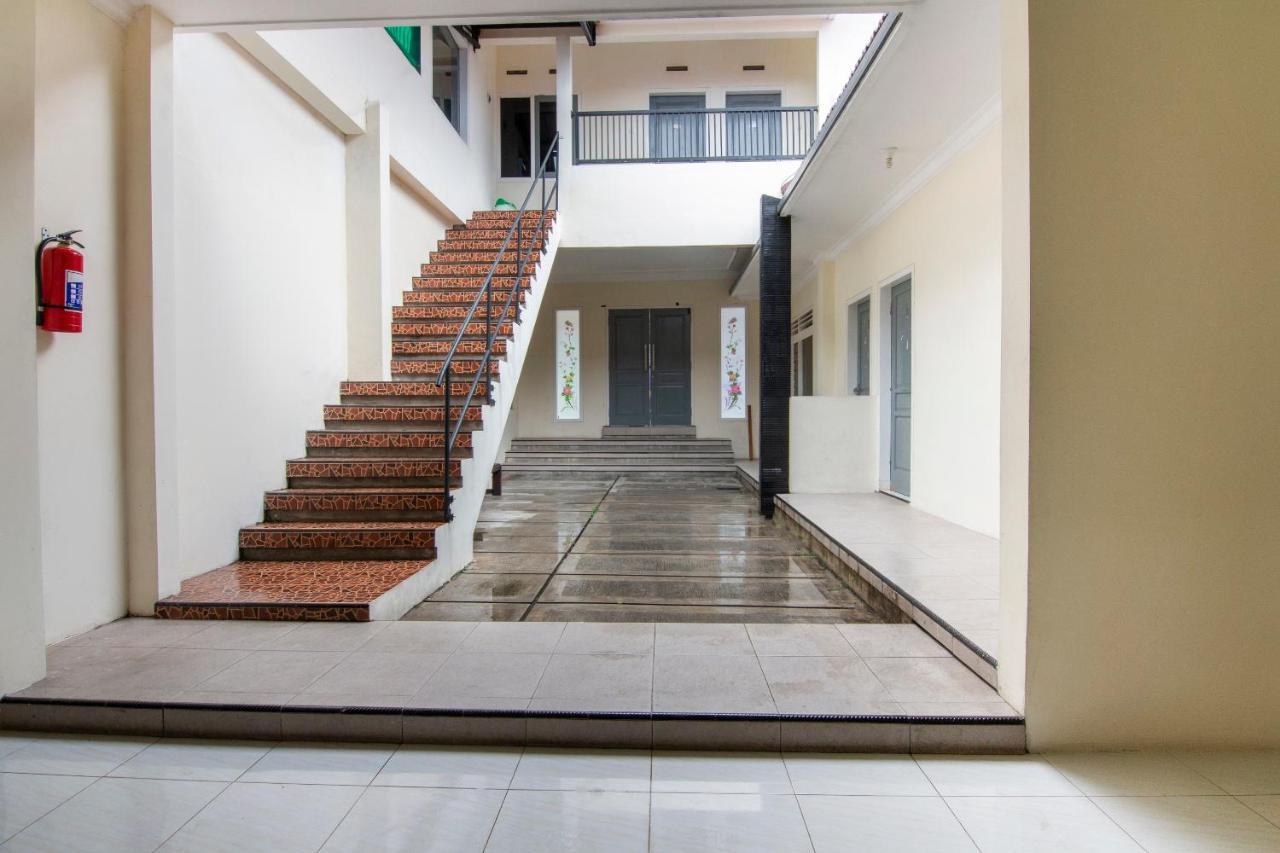 Oyo 3210 Villa Aisya Batu  Exterior foto